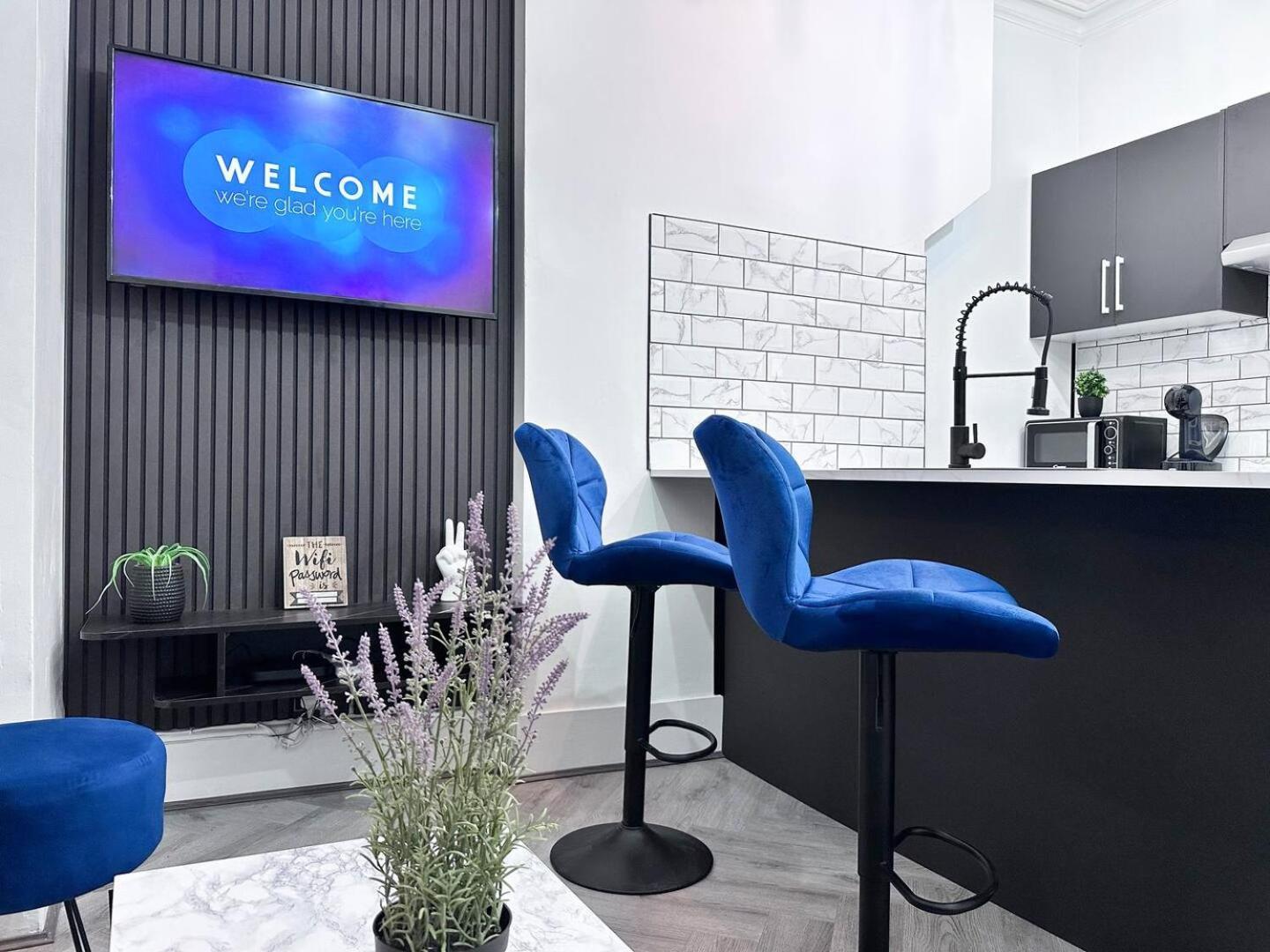 Swanky Seaside Sanctuary W Foozeball - * Саутенд-он-Си
