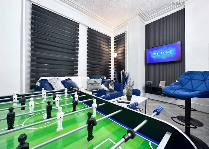 Swanky Seaside Sanctuary W Foozeball - Southend