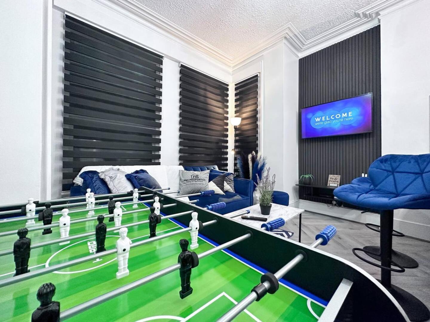 Apartment Swanky Seaside Sanctuary W Foozeball - *