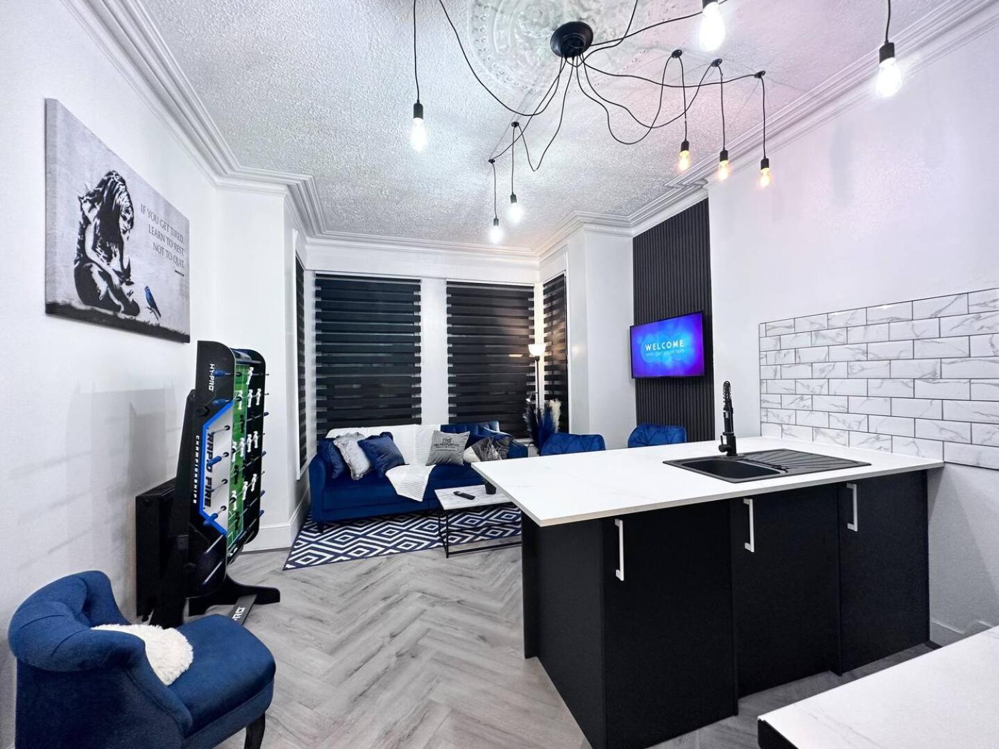 Apartment Swanky Seaside Sanctuary W Foozeball - *