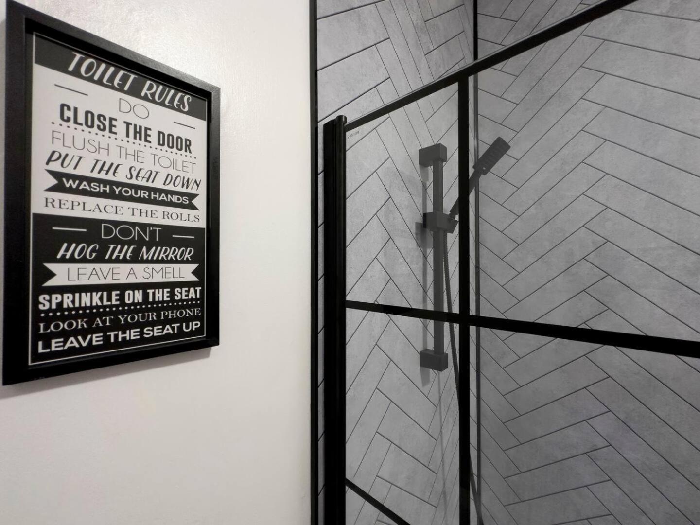Swanky Seaside Sanctuary W Foozeball - Apartment Southend-on-Sea