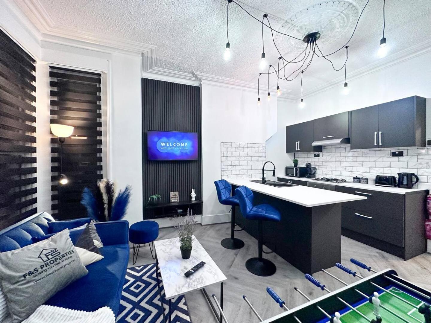 Swanky Seaside Sanctuary W Foozeball - Apartment